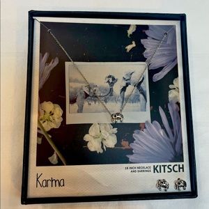 Kitsch necklace and earring set